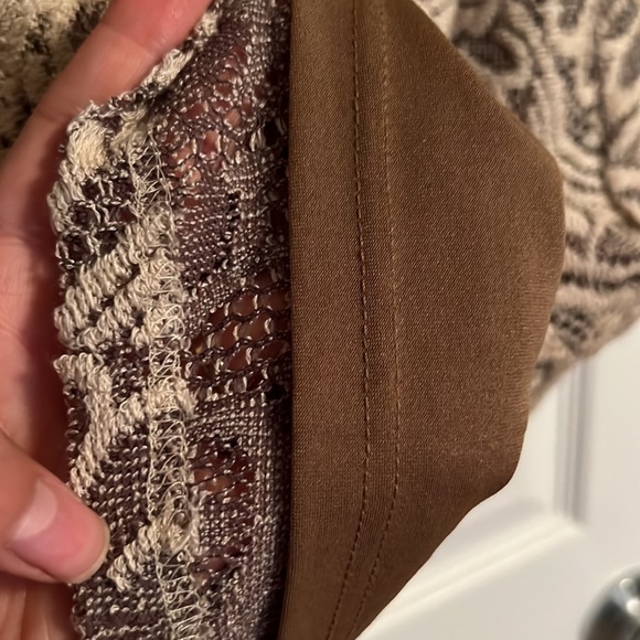 Lace mini dress with keyhole back detail - Picture 4 of 8